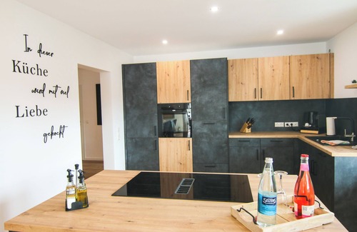 Niedershausen Apartment | Kleeoase: Luxury vacation apartment | jacuzzi | roof terrace | cooking island