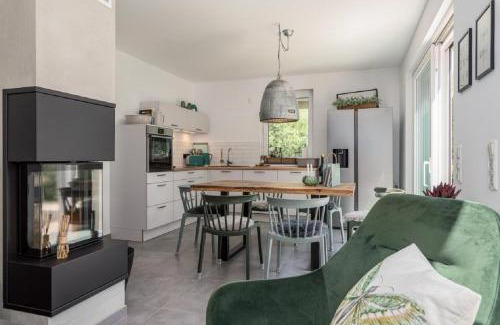 Am Salzhaff House | Kleine Binsenjungfer - Ferienhaus mit Sauna und Kamin für 6 Personen