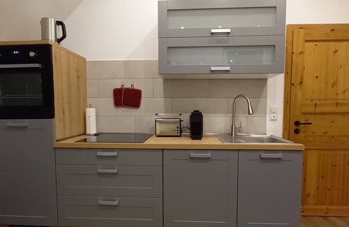 Laudenbach Apartment | Kleine Gemütliche Dachgeschosswohnung Bino