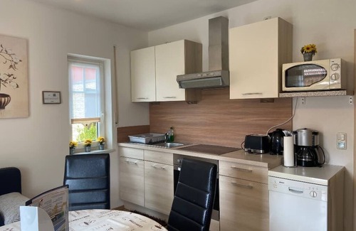 Wackersdorf Apartment | Kleiner, gemütlicher Bungalow für 3 Personen in Seenähe