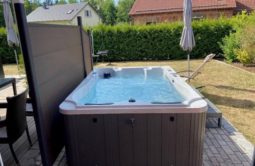 Wackersdorf Apartment | Kleiner, gemütlicher Bungalow für 3 Personen in Seenähe