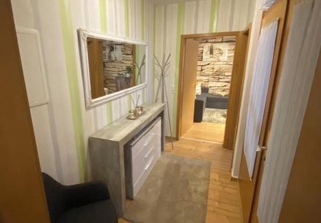 Eberbach Apartment | Kleines Apartment mit begehbarer Dusche im Schlafzimmer
