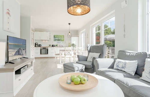 Monchneversdorf House | Kleines Schwedenhaus am See mit Sauna und Terrasse in Mönchneversdorf