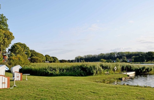 Neuensien Apartment | Kleines Doppelzimmer - Ferienzimmer und -wohnungen mit Seeblick