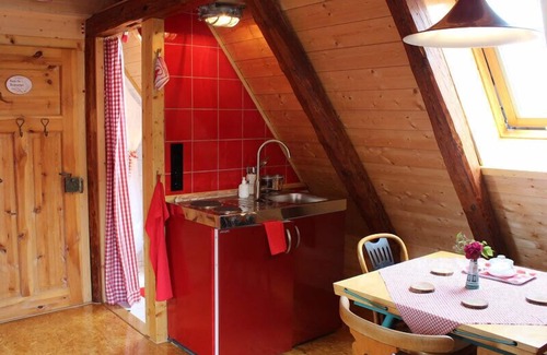 Creglingen Apartment | Kleines Nest | Maisonette-FeWo mit Garten und kostenlosem Parkplatz