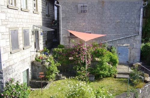 Creglingen Apartment | Kleines Nest | Maisonette-FeWo mit Garten und kostenlosem Parkplatz