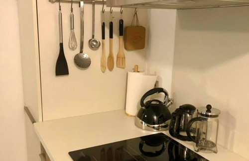 Wissembourg Apartment | Kleines Studio am Waldrand - Appartement/fewo, Dusche, WC, Wohn-/schlafraum
