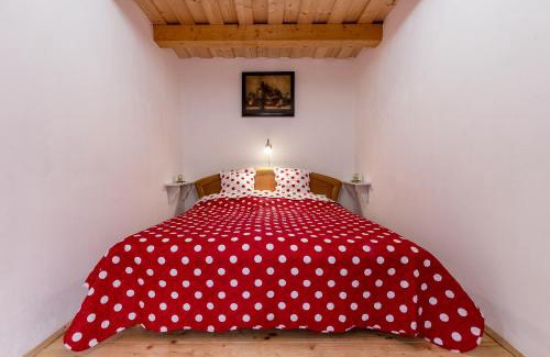Nemesvita Apartment | Klementina's Guest House - Happy Rentals