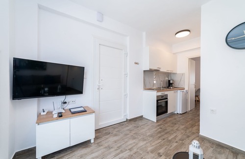 Paralia Ofryniou House | Kleoniki & Irida Residential Complexes