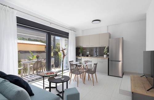 Paralia Ofryniou House | Kleoniki & Irida Residential Complexes