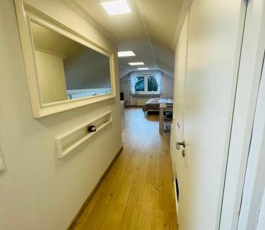 Sinzenich Apartment | Klimatisierte Ferienwohnung in Seenähe