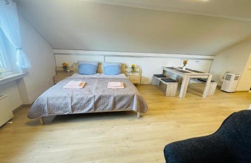 Sinzenich Apartment | Klimatisierte Ferienwohnung in Seenähe