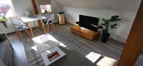 Bielawa Apartment | Klimatyczne apartamenty z widokiem na góry Sowie