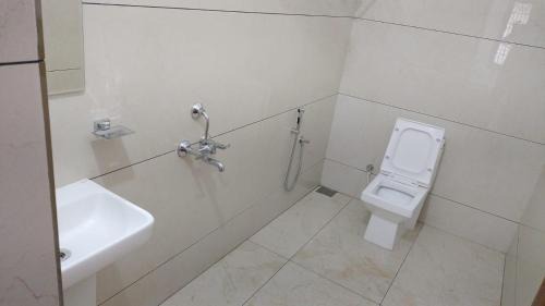 Payyanur Hotel | KMH RESIDENCY