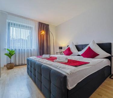 Guenzburg Apartment | KMS Homes - NEW - GARDEN - NETFLIX