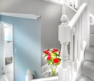 Knaphill Apartment | Knaphill - 2 Bedroom House - With Parking