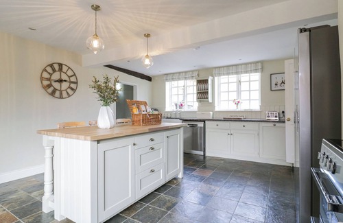 Ipswich Cottage | KNIGHTS FARM, pet friendly, character holiday cottage in Harkstead