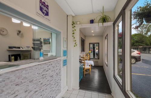 Aldershot Hotel | Knights Inn Burlington