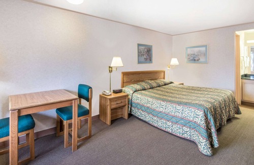 Canton Hotel | Knights Inn Canton