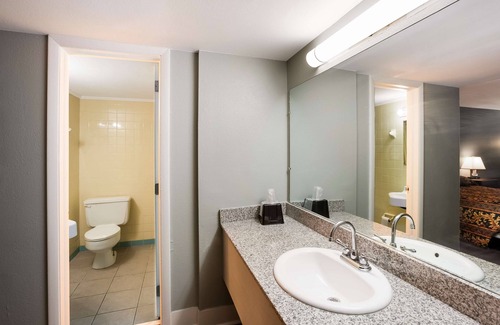 Terry Sanford Hotel | Knights Inn Fayetteville