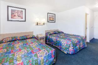 East Paris Hotel | Knights Inn Grand Rapids East Airport
