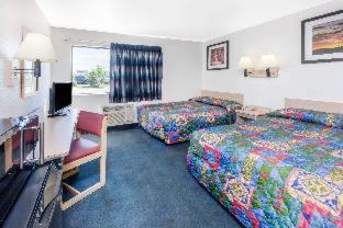 East Paris Hotel | Knights Inn Grand Rapids East Airport