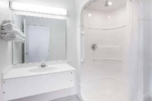 East Paris Hotel | Knights Inn Grand Rapids East Airport