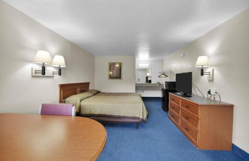 Southside Hotel | Knights Inn Jacksonville at Dix Ellis Trail