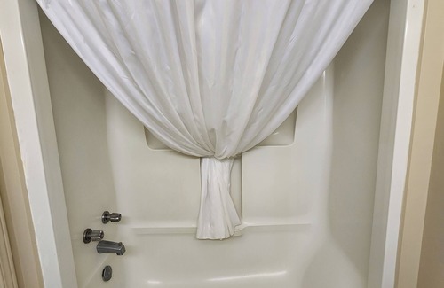 Lindsay Hotel | Knights Inn Lindsay
