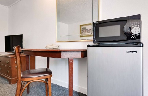 Macedonia Hotel | Knights Inn Macedonia