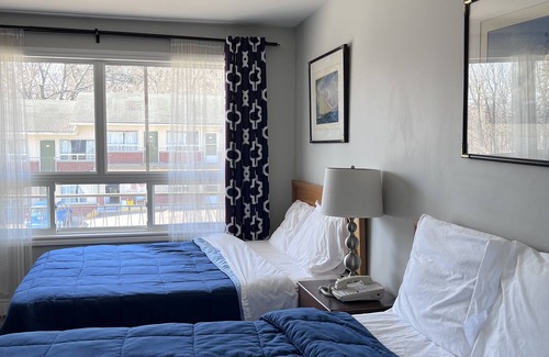 Midland Hotel | Knights Inn Midland, ON