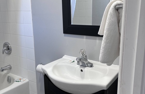 Midland Hotel | Knights Inn Midland, ON