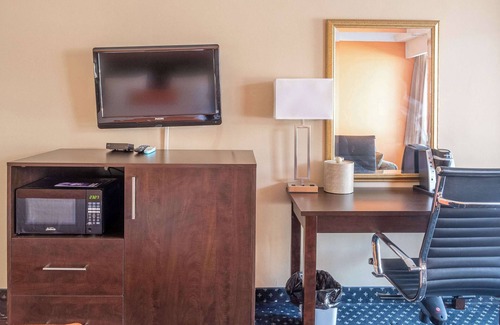 North Bay Hotel | Knights Inn North Bay