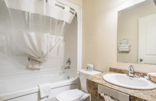 Orillia Hotel | Knights Inn Orillia