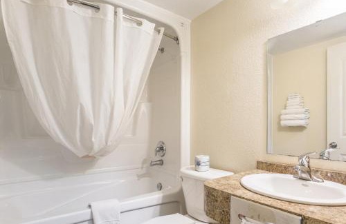 Orillia Hotel | Knights Inn Orillia