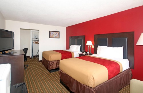 Pilot Mountain Hotel | Knights Inn Pilot Mountain