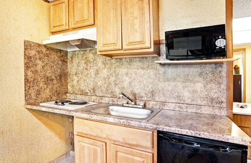 Sterling Heights Hotel | Knights Inn Sterling Heights
