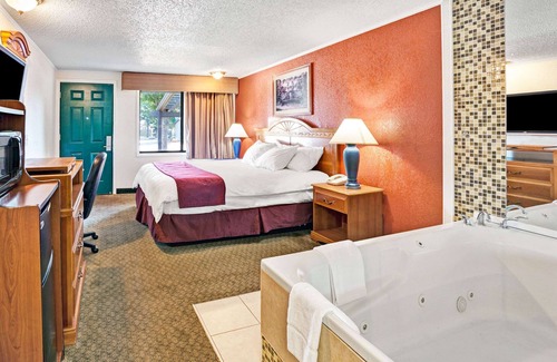 Sterling Heights Hotel | Knights Inn Sterling Heights