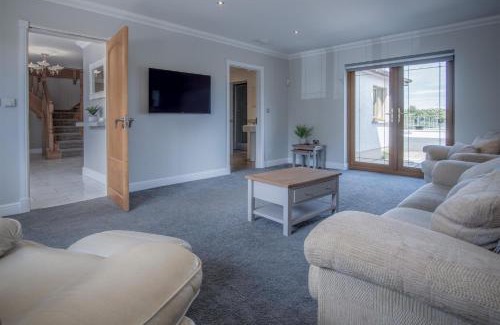 Narberth House | Knights Rest - 4 Bed Holiday Home - Princes Gate