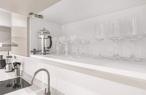 Brompton & Hans Town Apartment | Knightsbridge 3-Bed | Next To Harrods with Patio