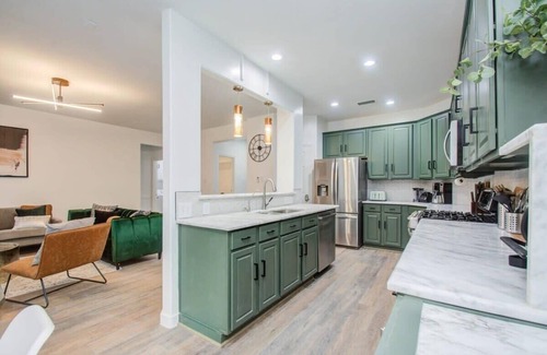 College Park House | Knightsbridge Estate | Pool & Cinema (30+ Nights)