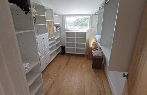 Truro House | Knockout Modern, open water views, walk 2 beach