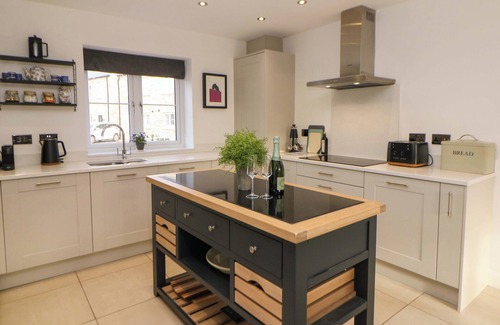 Hope Valley Cottage | KNOLL VIEW, family friendly, with a garden in Bradwell