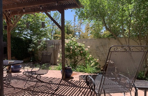 Bear Canyon House | Knollwood Gardens Cozy Townhome *Newly remodeled*