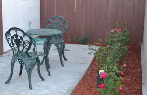 Buena Park House | Knotts Berry Farm/Disney Townhome