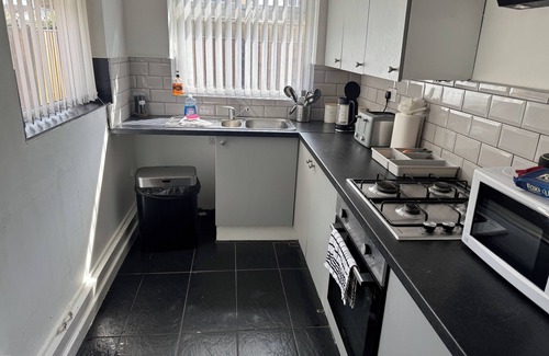 Liverpool House | Knotty Ash - 3 Beds - Sleeps 6 - On-Site Parking