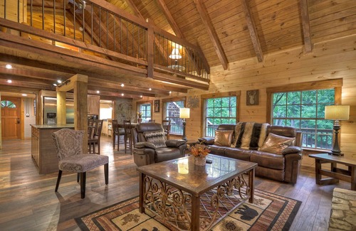 Morganton Cabin | Knotty Creek Retreat - Creek access & hot tub