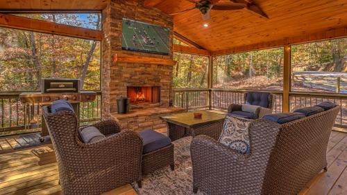 Mineral Bluff House | Knotty Dreams