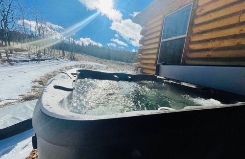 Florissant Cabin | Knotty Fox 6 Bed Cabin Retreat Hot Tub Pool PingPong Gaming Arcade StarLink WiFi