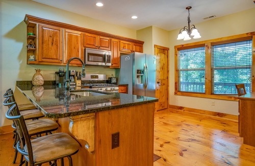 Sapphire House | Knotty & Nice - Great Family Vacation with Amenities!